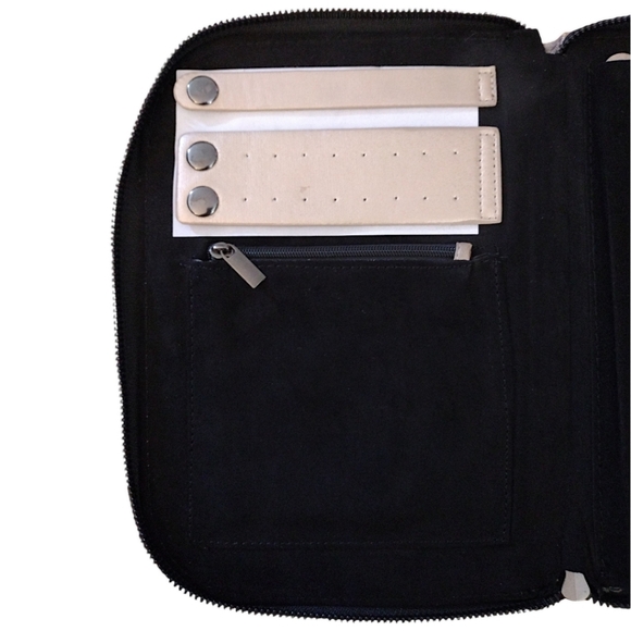 HALSTON Zip Jewelry Travel Case, Gold Metallic Color w/ Black Interior, NWOT - Picture 3 of 8